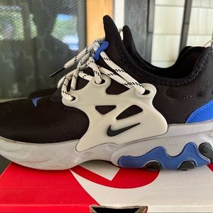 Nike kids shoes like new